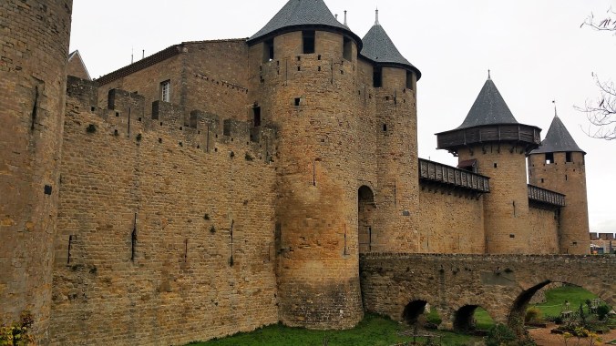 remparts carcassonne renové