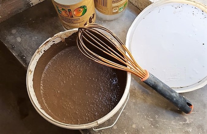 ekbrun färg äggoljetempera