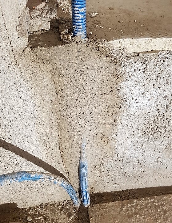 vattenrör vägg inbyggt