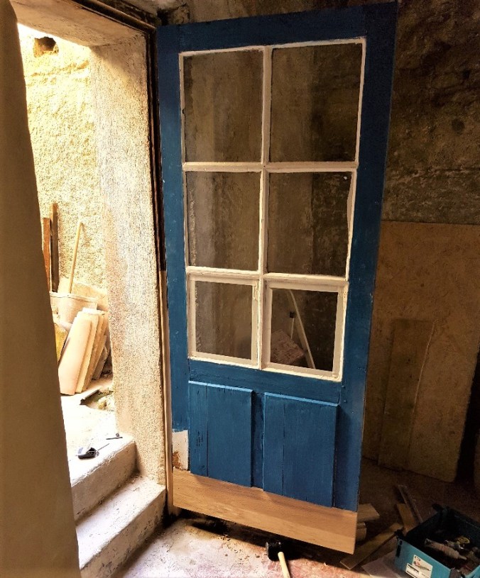 dörr på plats aude